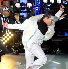 2673459-mc-hammer-psy-nye-2013-617-409