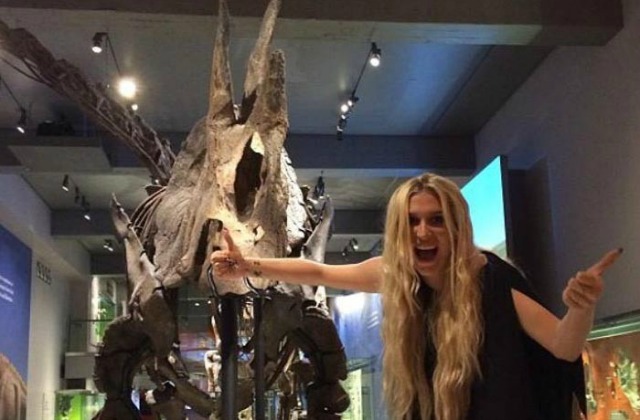 0120-kesha-natural-history-museum-instagram-3