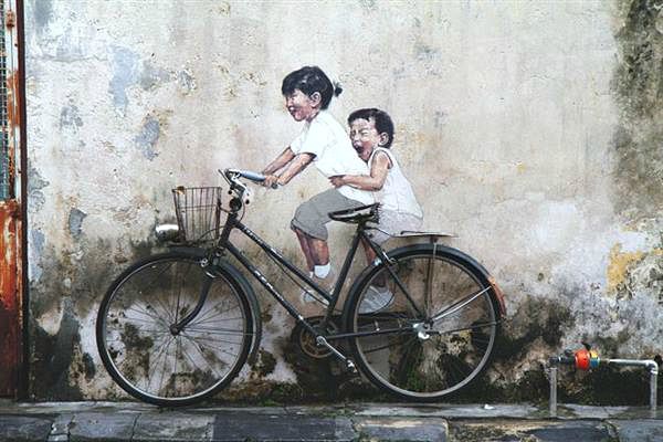 Mural dengan tema "Kids On Bicycle"