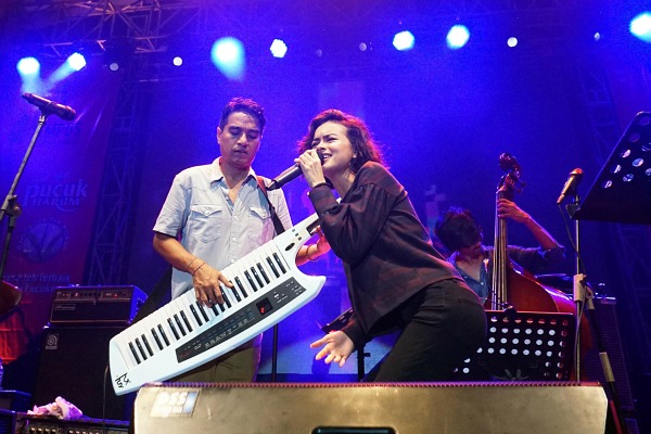 Indra Lesmana Ft Eva Celia