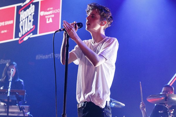 Troye Sivan berhasil menjadi jawara chart Top41 dengan lagu "Youth" pada pekan kedelapan