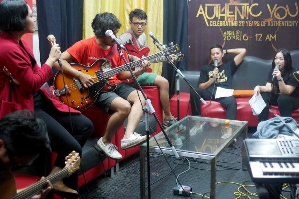 White Shoes & The Couples Company semakin memeriahkan malam ulang tahun Hard Rock FM yang ke 20 tahun | Bisma