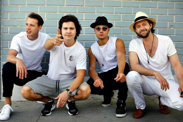 Lukas Graham dengan judul "7 Years" yang jadi jawara chart Top41