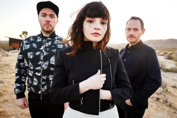 Chvrches gandeng Hayley Williams dalam rework "Bury It" | theguardian.com