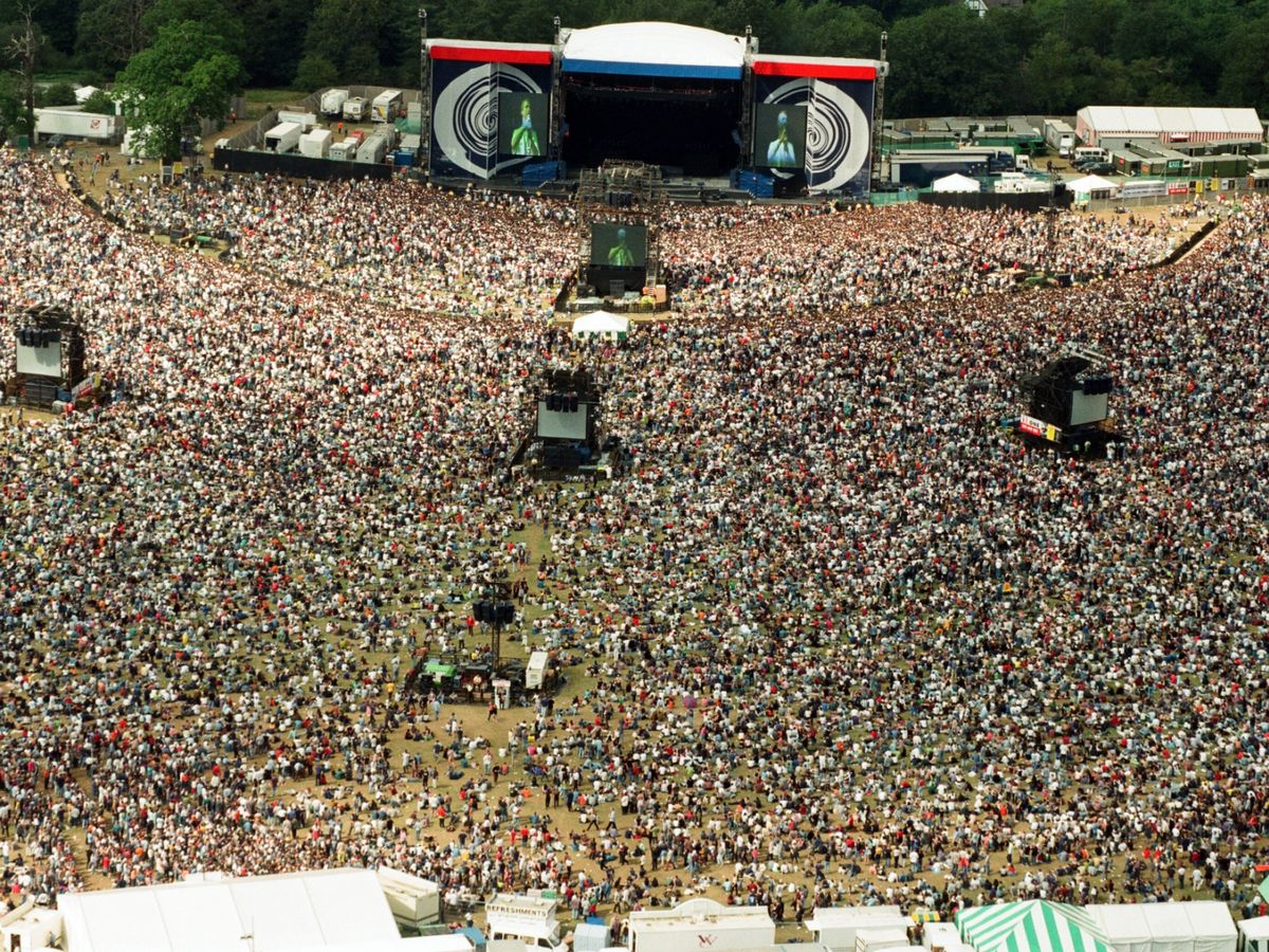 Oasis Umumkan Jadwal Rilis Film Dokumenter "Oasis Knebworth 1996"