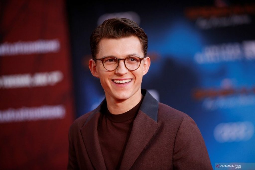 Refrensi Outfit Tom Holland Yang Bisa Lo Gunakan Aktifitas Sehari-hari