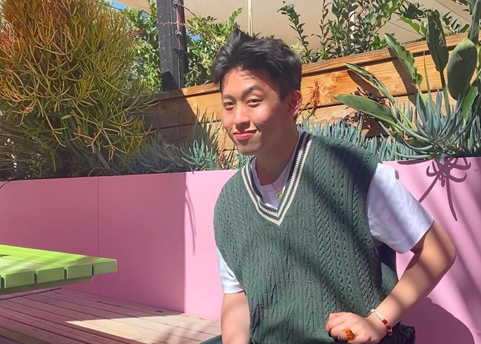 Rich Brian Jadi Musisi Pertama Asal Indonesia Yang Pecahkan Rekor Spotify