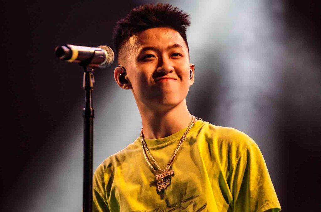 Rich Brian Satu Panggung dengan Billie Eilish Di Festival Coachella 2022