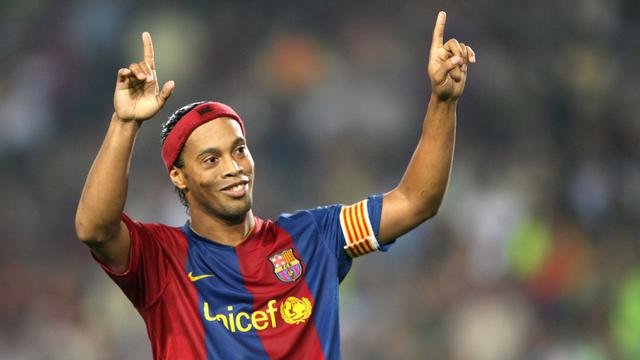 Ronaldinho Akan Jajal Lapangan Indonesia