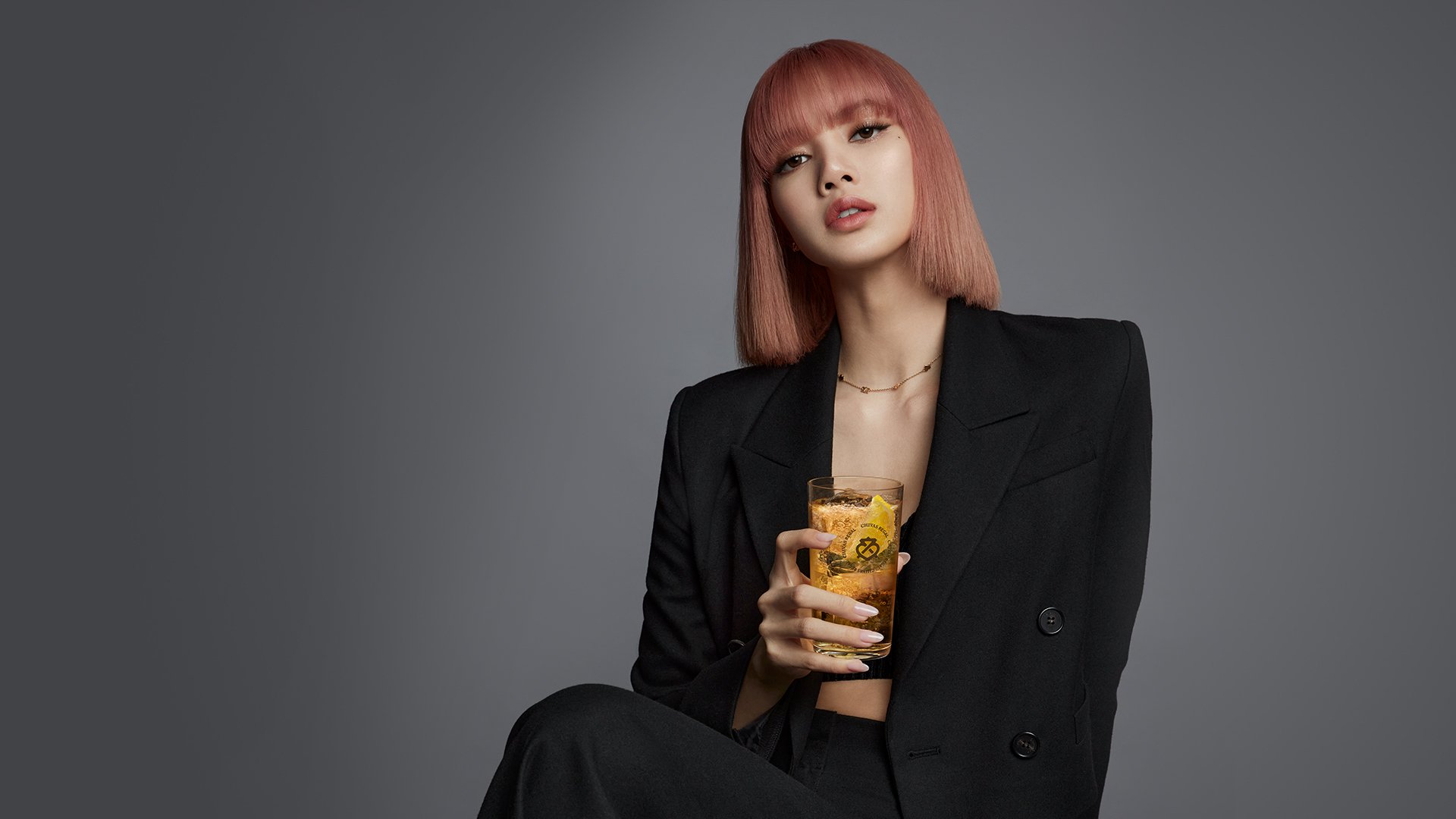 Kolaborasi Chivas Regal X LISA BLACKPINK Lewat Campaign “I Rise, We Rise”