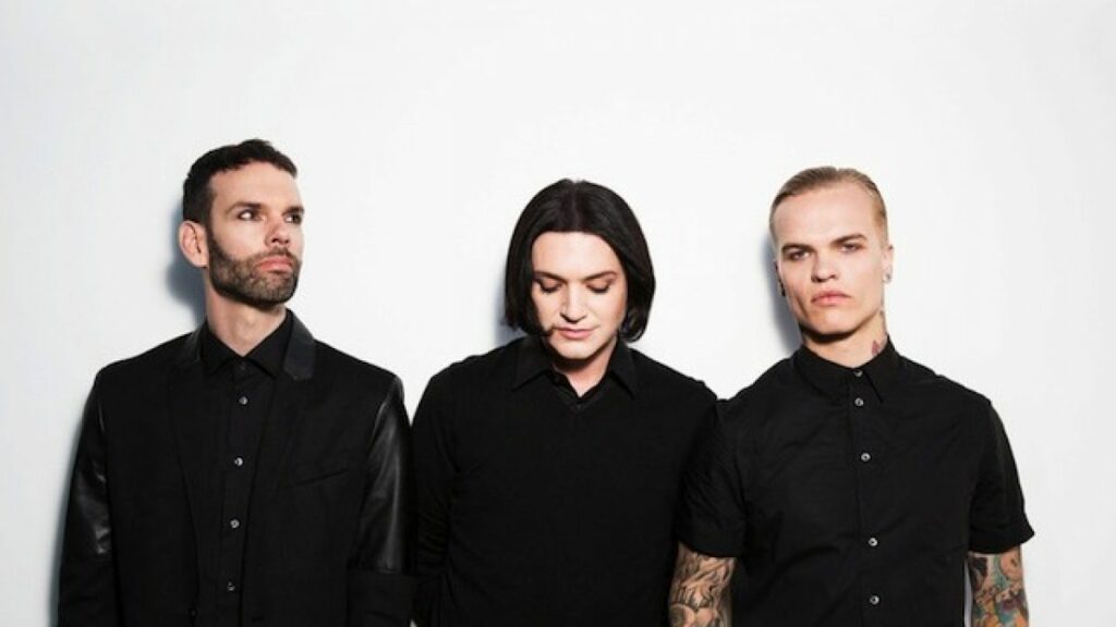 Placebo Akhirnya Merilis Album ke-8 Berjudul “Never Let Me Go”