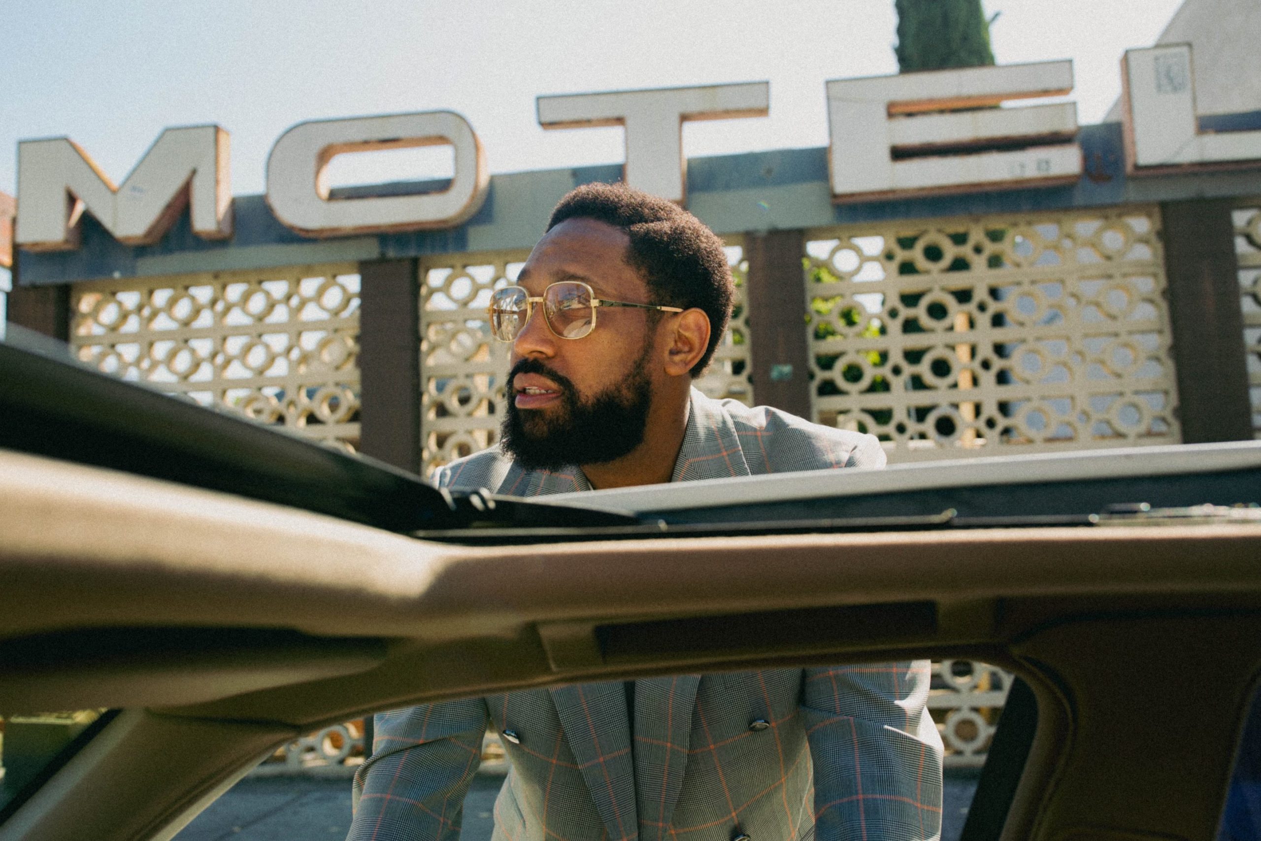 PJ Morton Gandeng Kaleb J di Single “Please Don’t Walk Away”