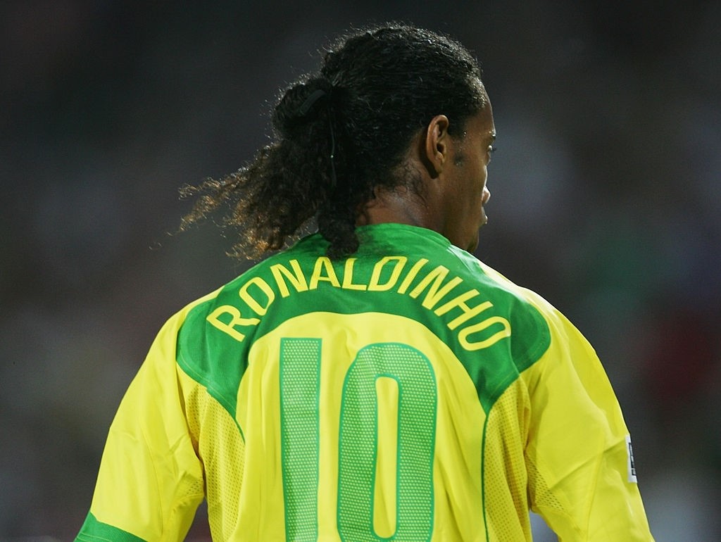 Ronaldinho Akan Jajal Lapangan Indonesia