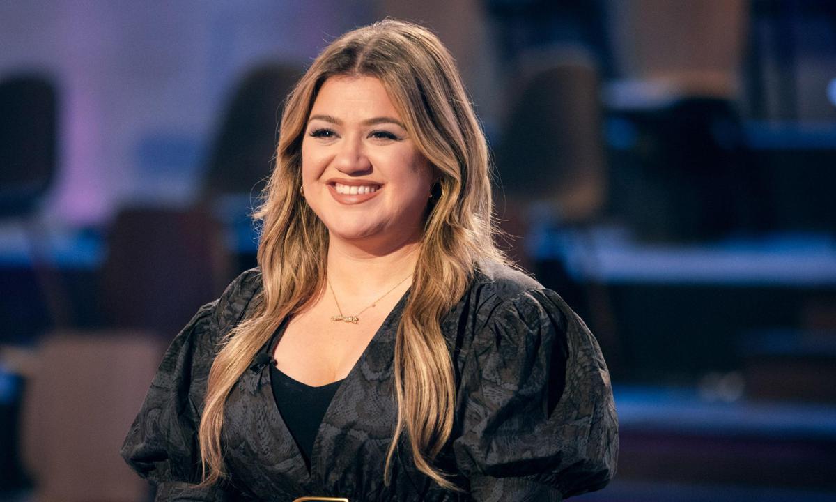 Kelly Clarkson Cover Lagu Shivers Milik Ed Sheeran Menjadi Versi Rock