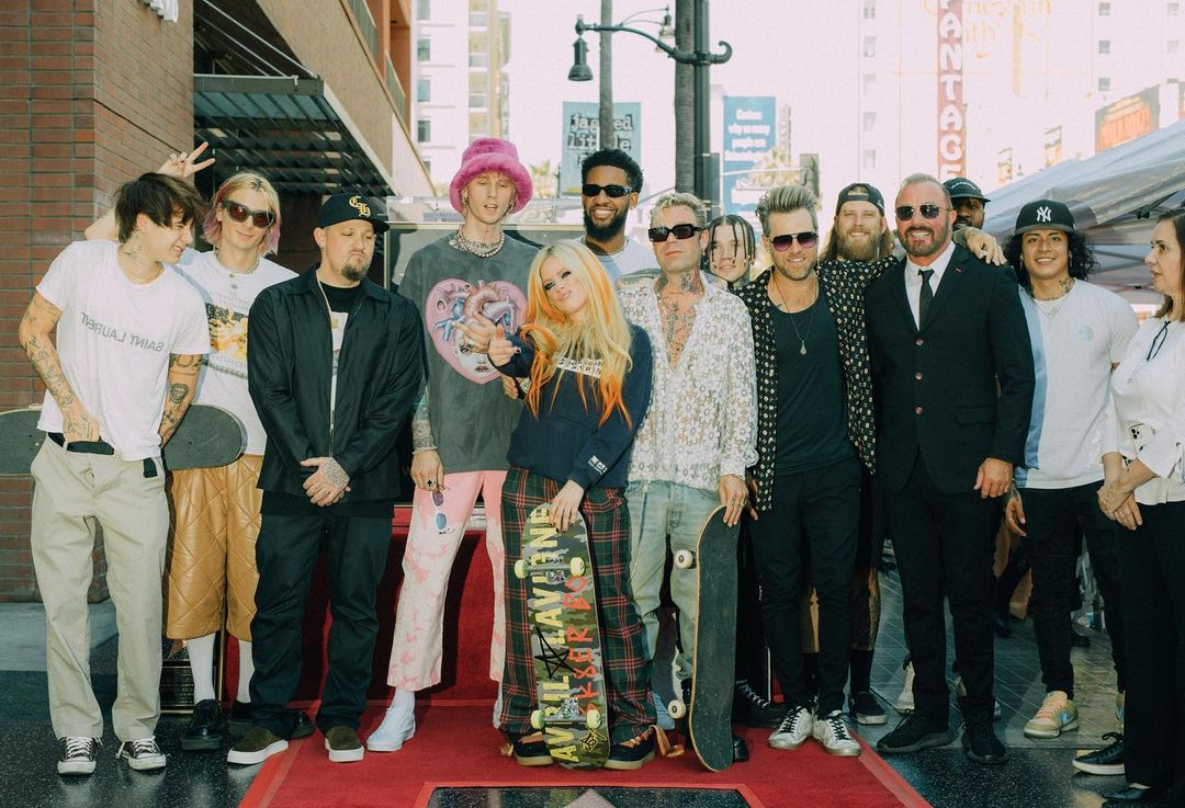 Nama Avril Lavigne Terukir di Bintang Hollywood Walk of Fame