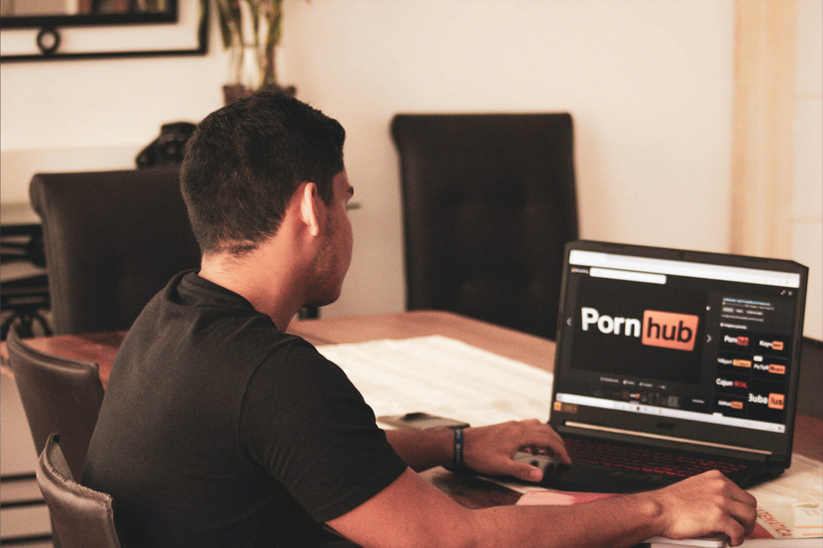 Inilah Alasan Pornhub Diblokir Permanen Oleh Instagram