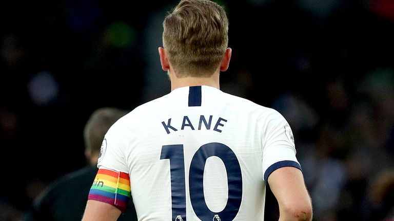 Diancam FIFA, Harry Kane Tetap Akan Mengenakan Ban Kapten Pelangi