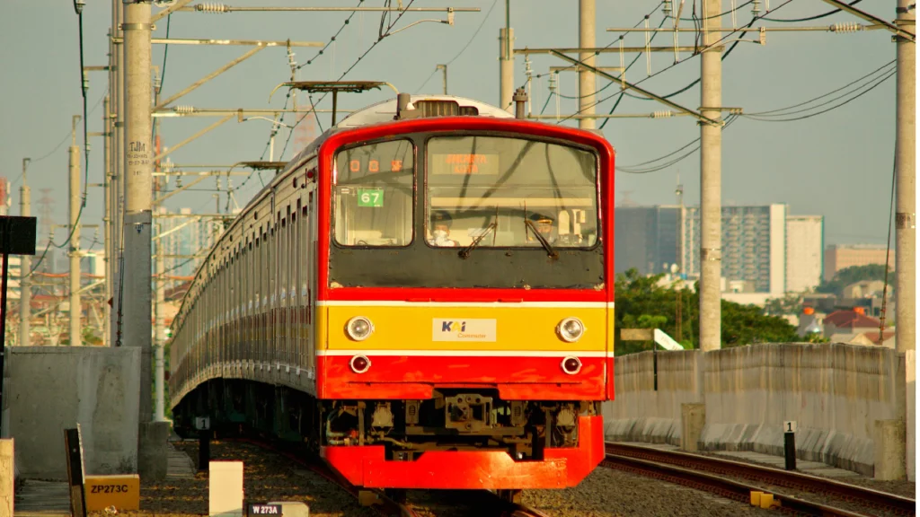 Tarif KRL Akan Berbeda Untuk Orang Kaya?!