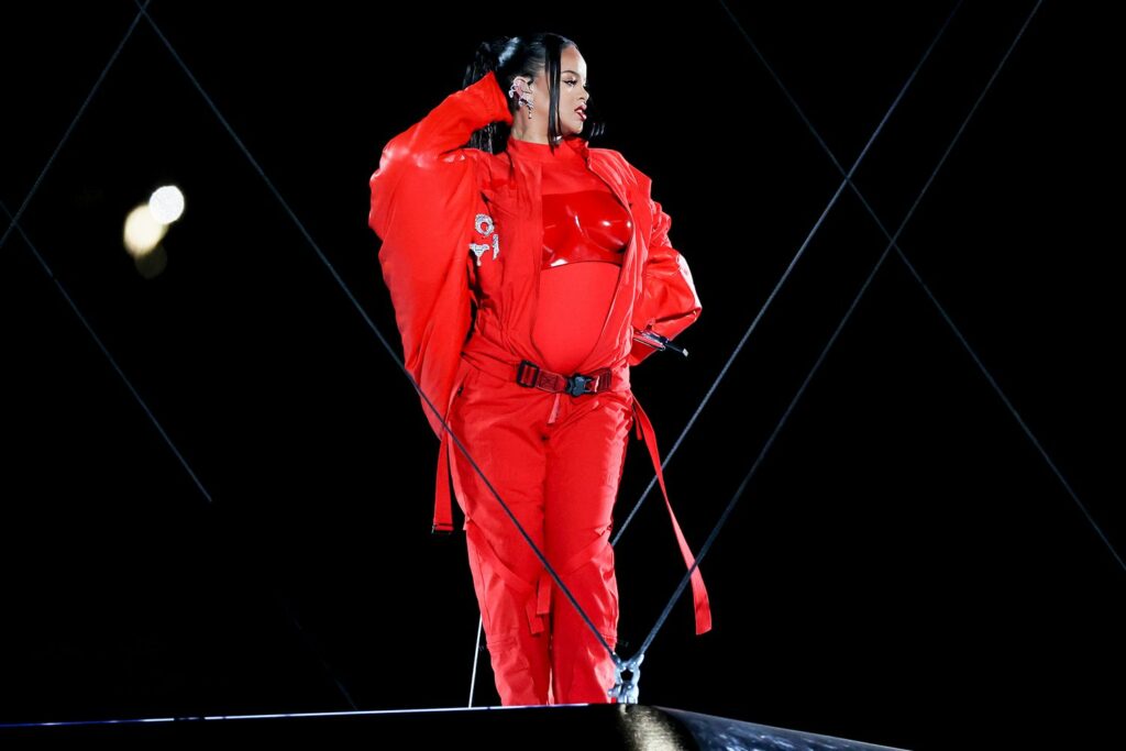 Rihanna Guncang Panggung Super Bowl LVII