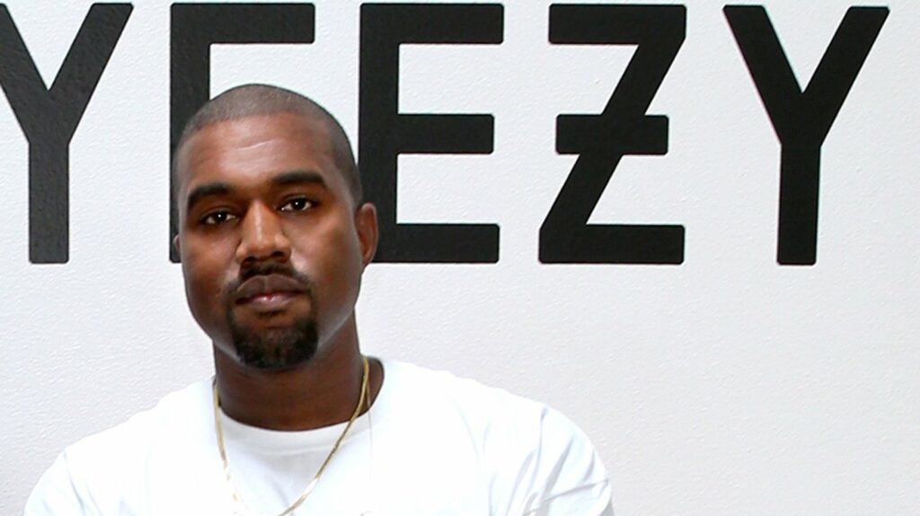 Kanye West dan Adidas Setuju Kembali Jual Sneakers YEEZY