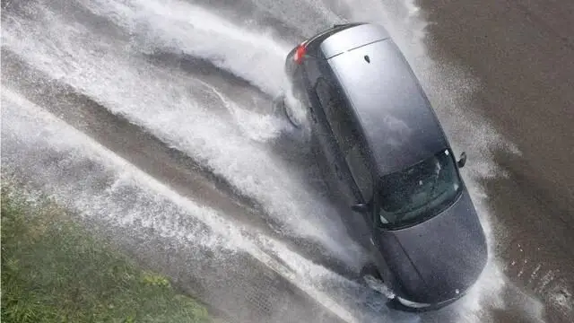 Aquaplaning, Kondisi Membahayakan Pengemudi di Musim Hujan