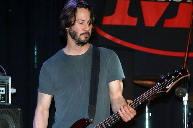 Kembali Bermusik, Keanu Reeves Akan Rilis Album Bareng Dogstar