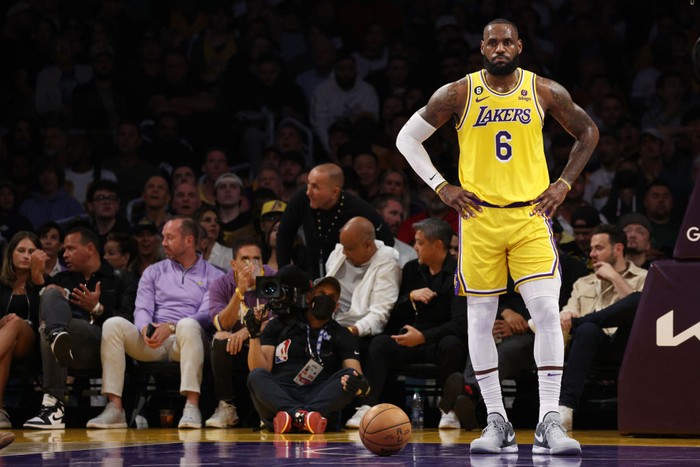 LeBron James Mulai Pikirkan Gantung Sepatu