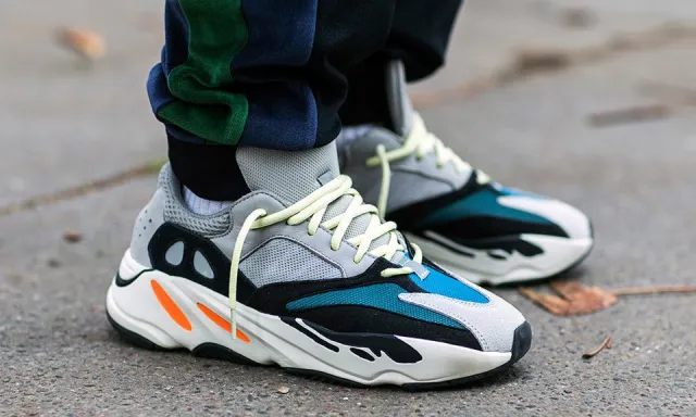 Sneakers Yeezy 700 Waverunner