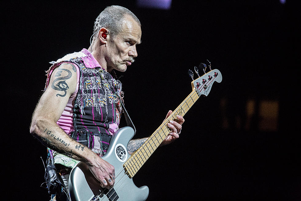 Flea Mau Rilis Ulang Album Debut RHCP Karena Ngerasa Gak Puas