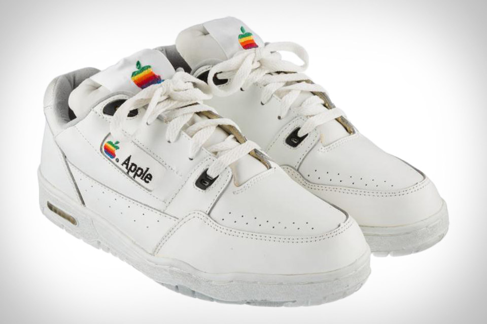 Sneaker dari Apple Dilelang Rp750 Juta!